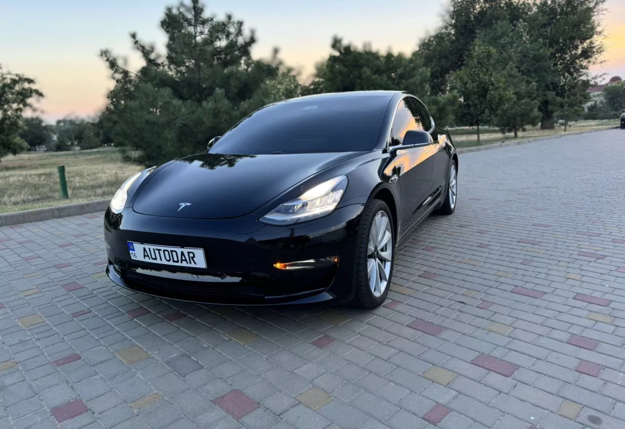 Tesla Model 3  201821