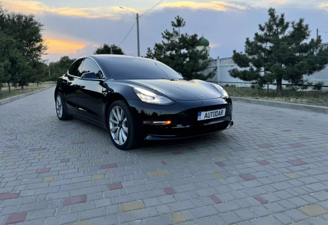 Tesla Model 3  201831