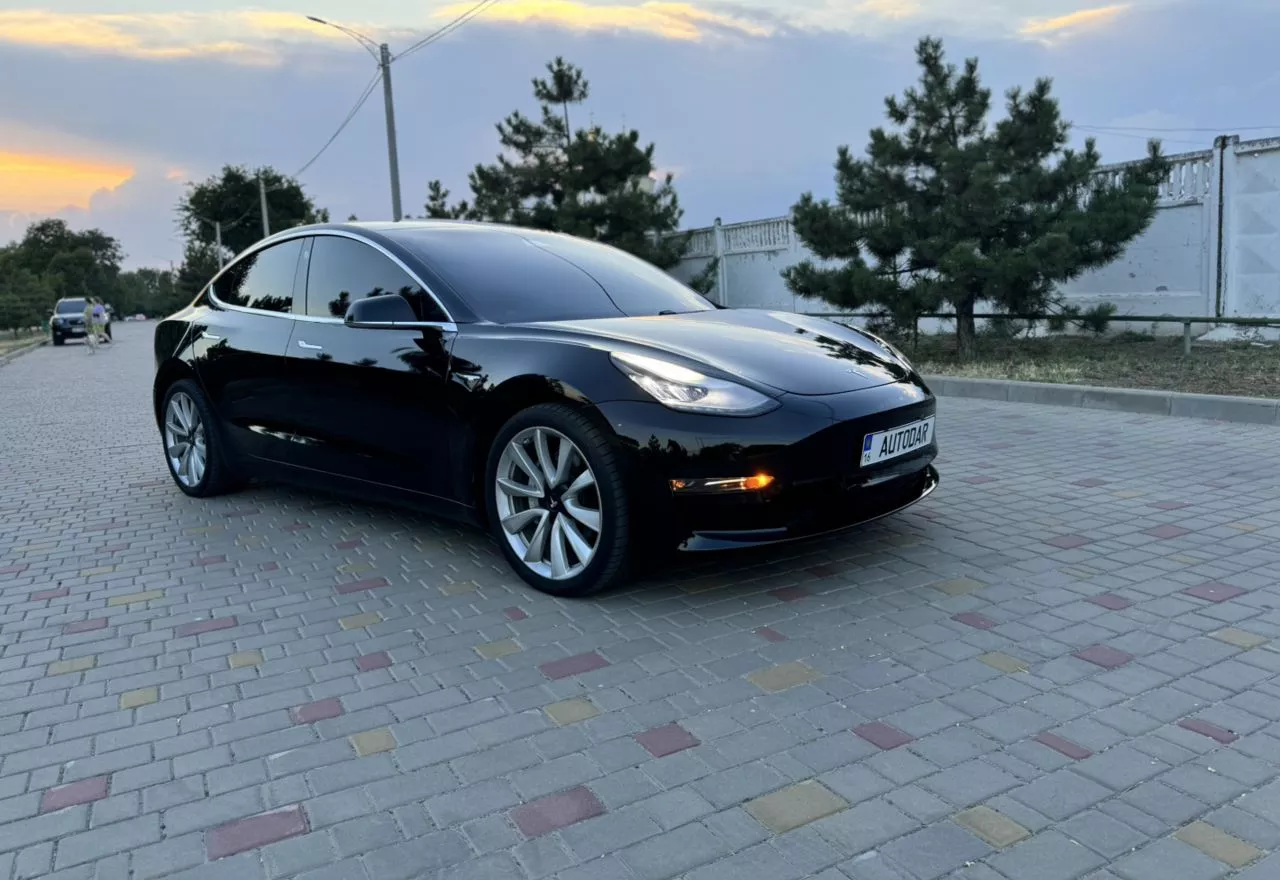 Tesla Model 3  201841