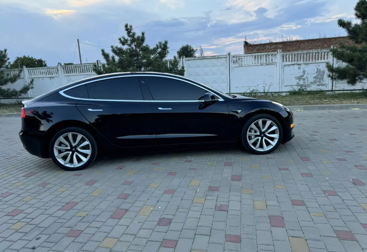 Tesla Model 3  201851