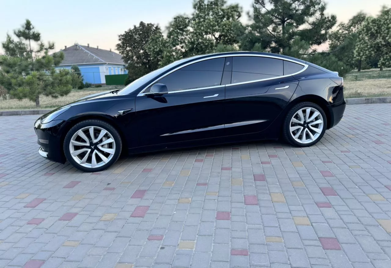 Tesla Model 3  2018101