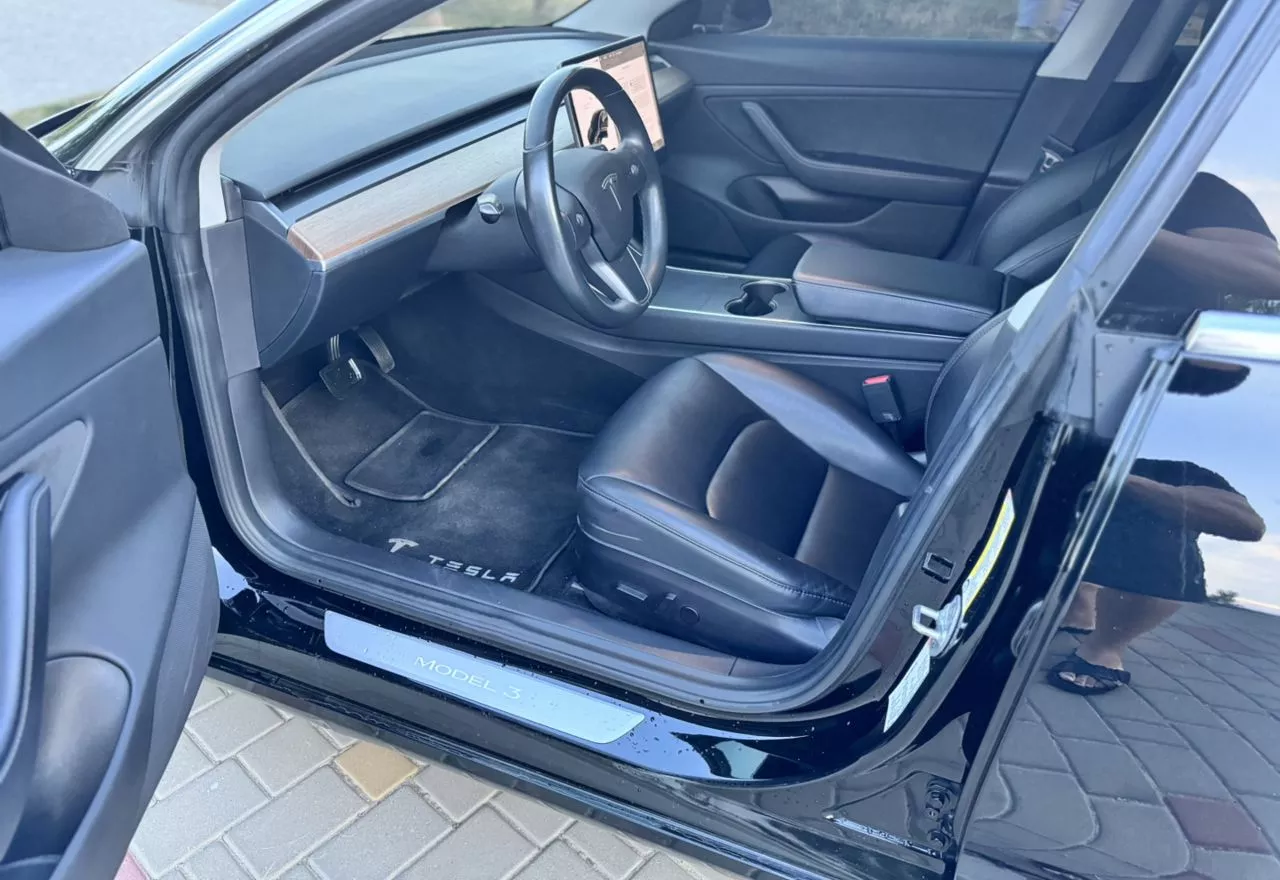 Tesla Model 3  2018111