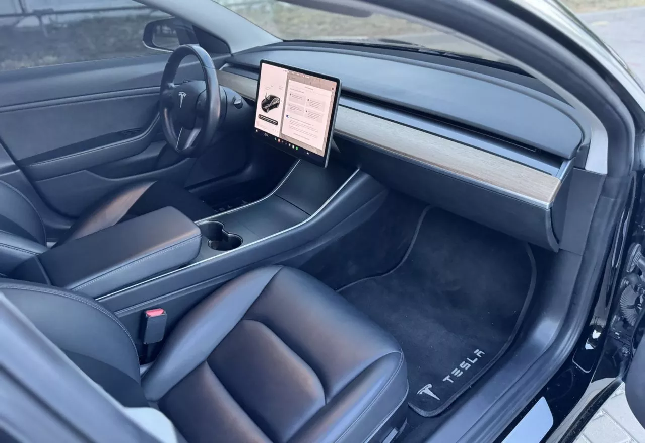 Tesla Model 3  2018151