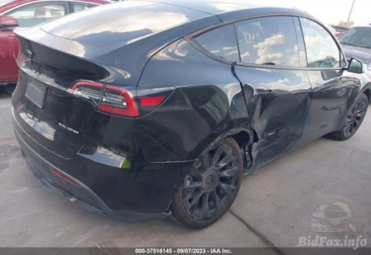 Tesla Model Y  82 kWh 2021201