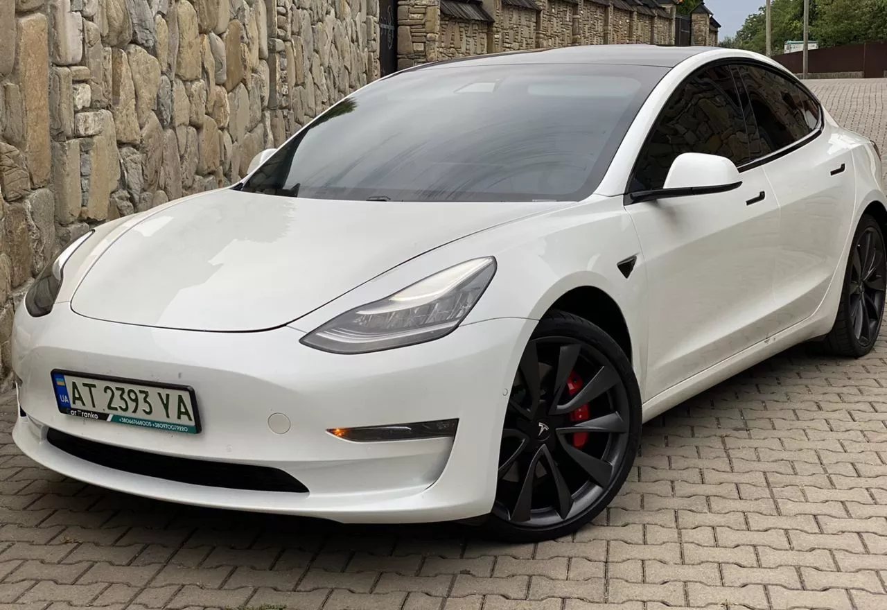 Tesla Model 3  202031