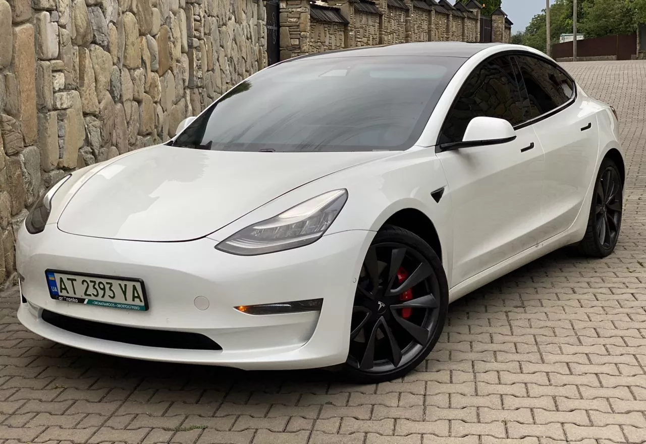 Tesla Model 3  202041