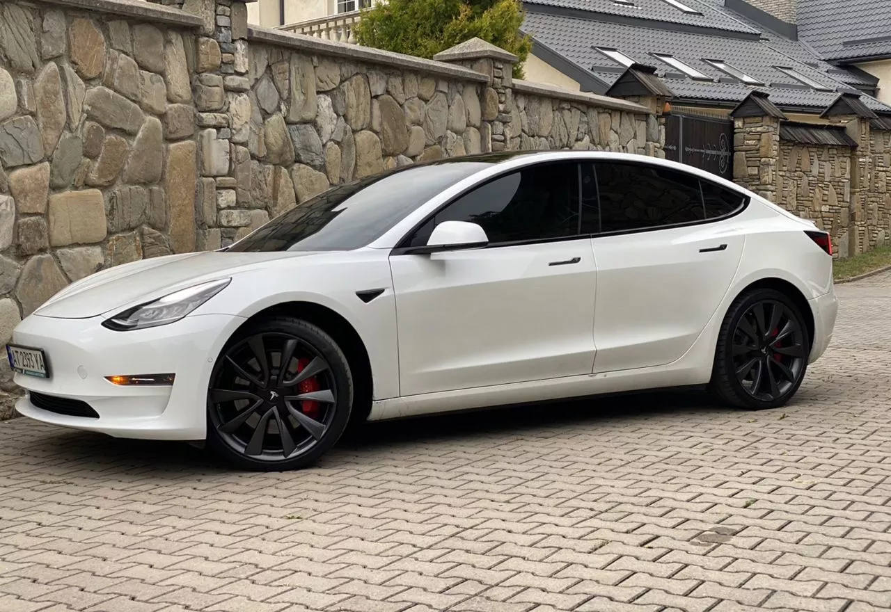 Tesla Model 3  202061