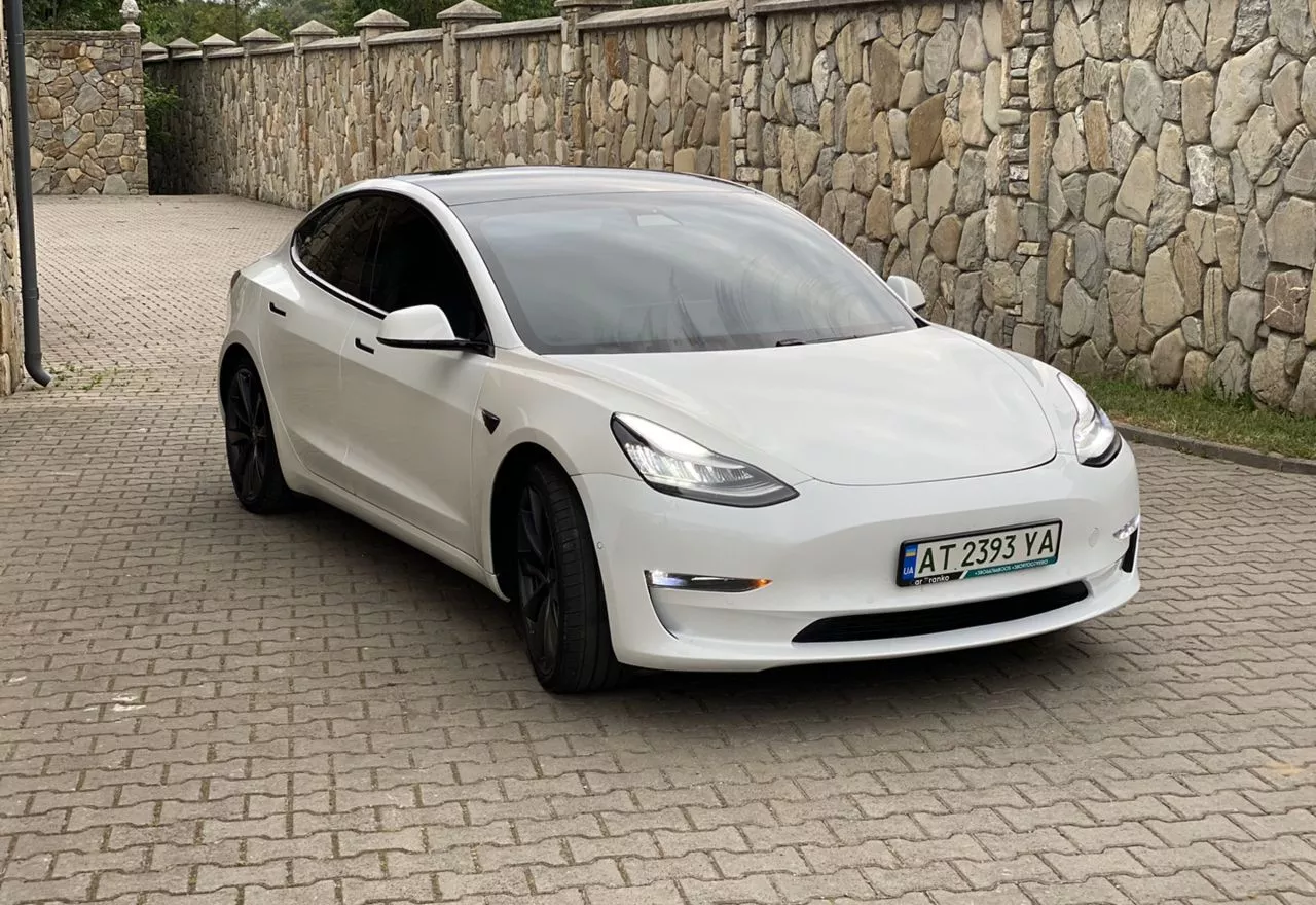 Tesla Model 3  2020131