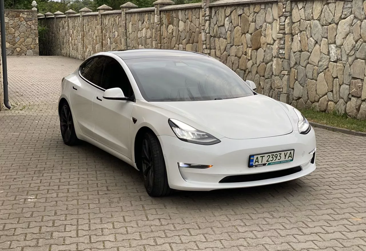 Tesla Model 3  2020141