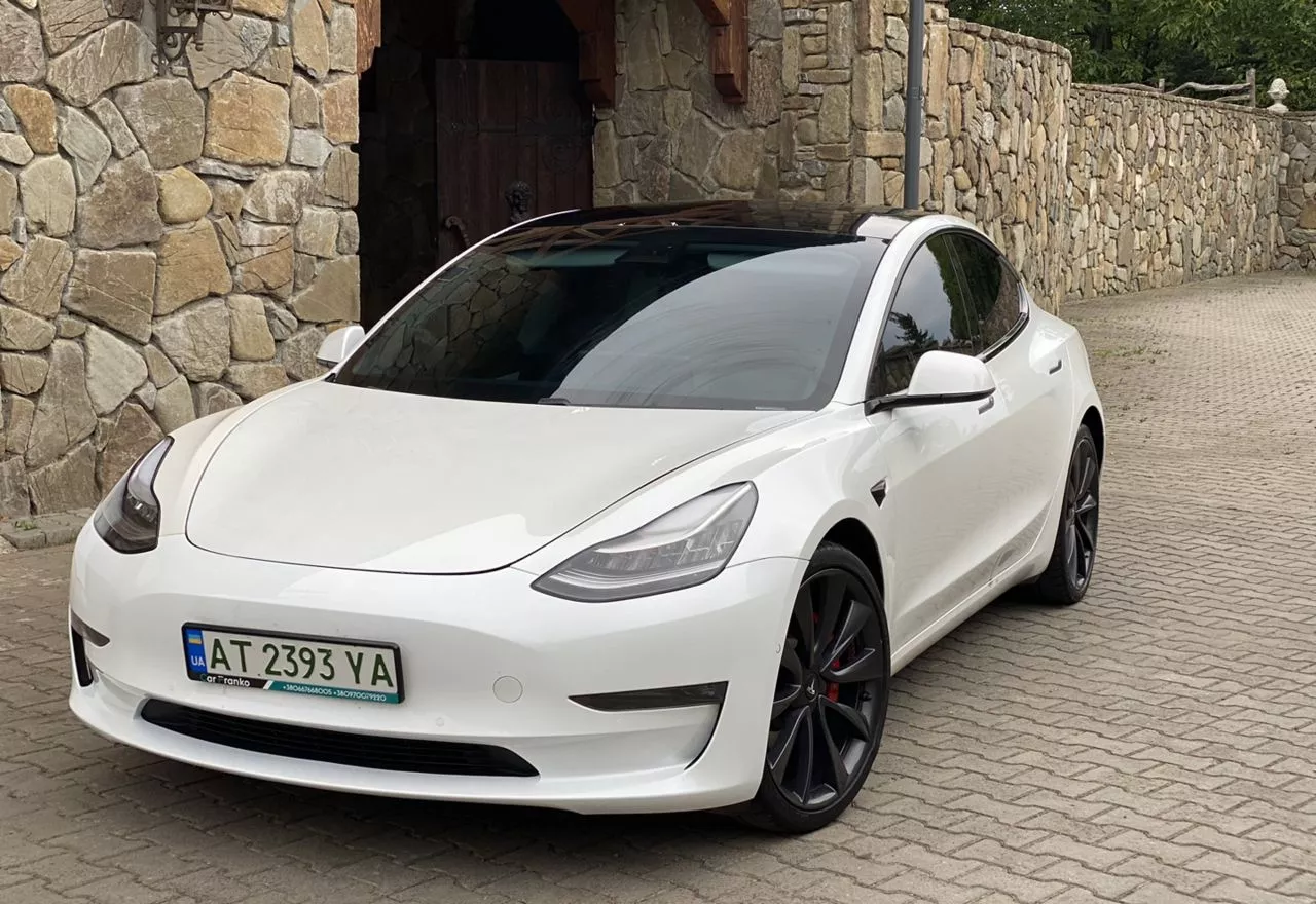 Tesla Model 3  2020151