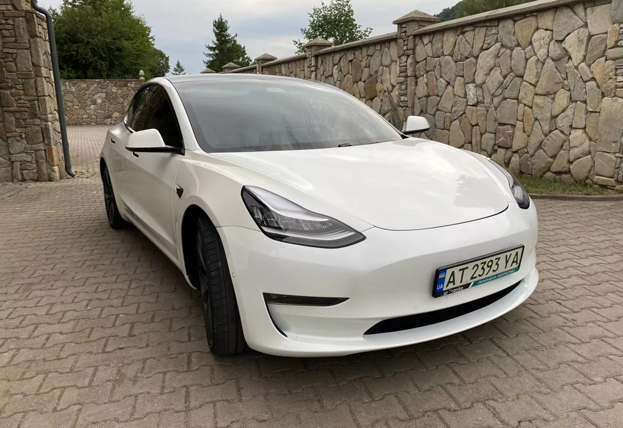 Tesla Model 3  2020191