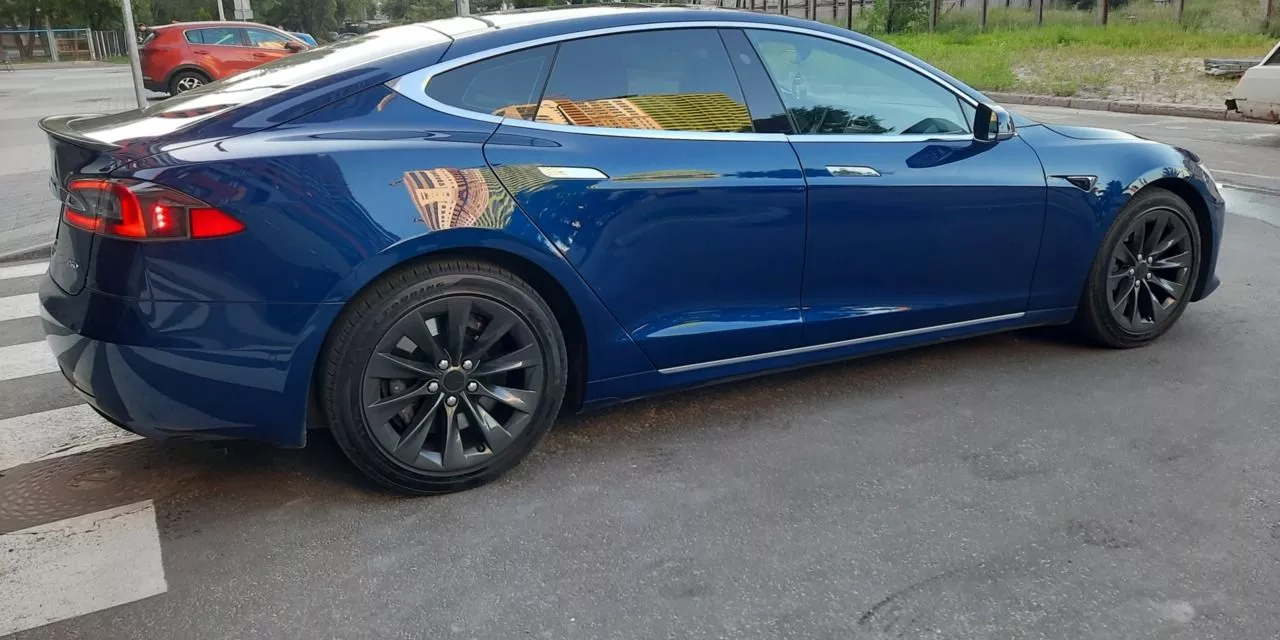 Tesla Model S  2016101