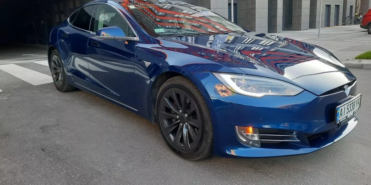 Tesla Model S  2016111