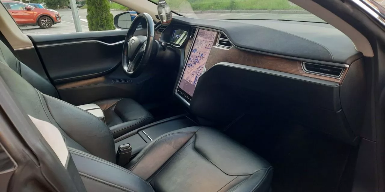 Tesla Model S  2016121