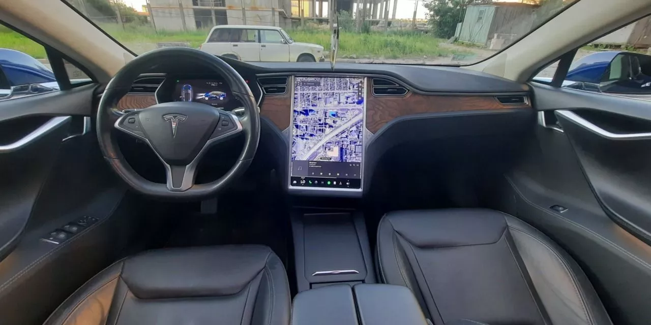 Tesla Model S  2016241