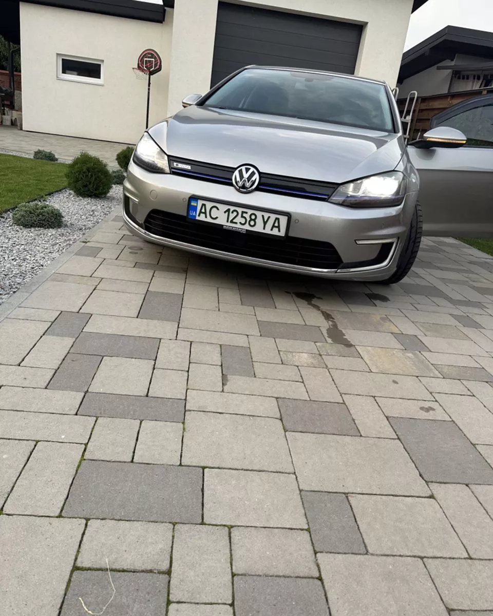 Volkswagen e-Golf  24 kWh 2014101