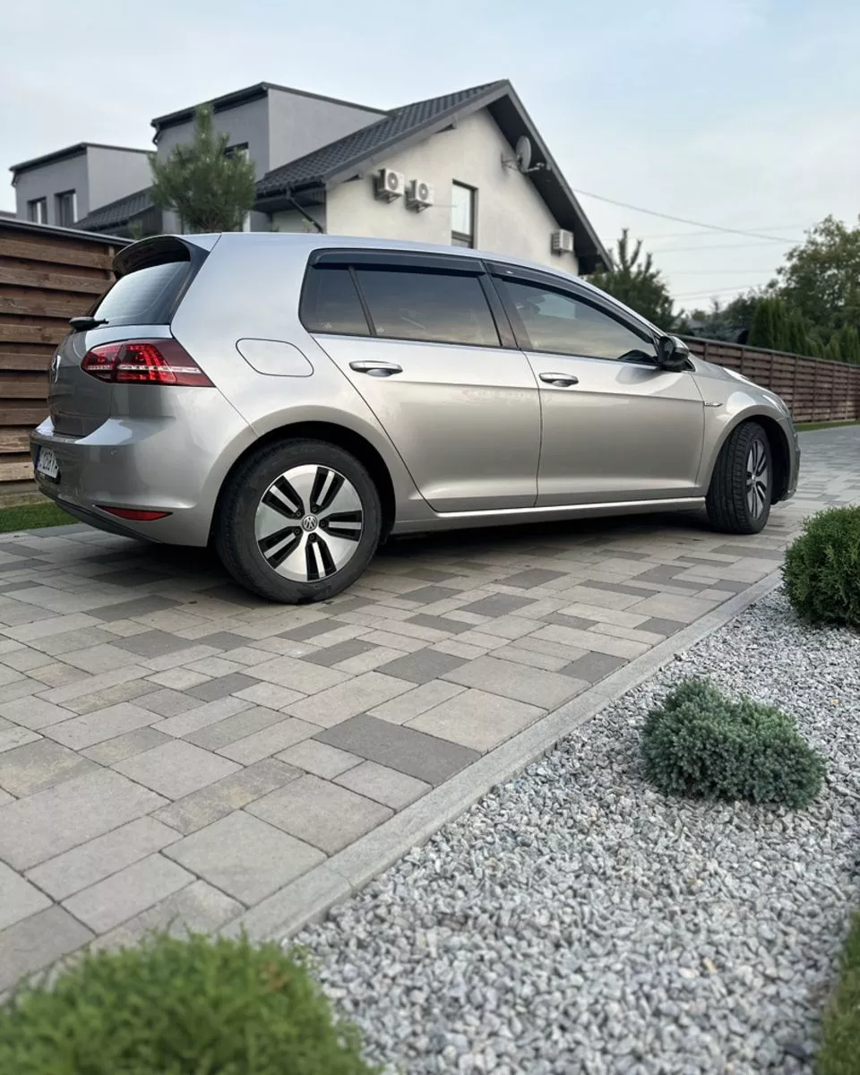 Volkswagen e-Golf  24 kWh 2014141