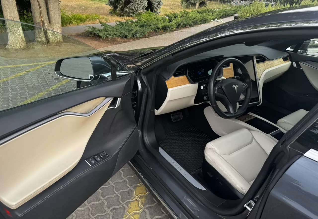 Tesla Model S  100 kWh 2020211