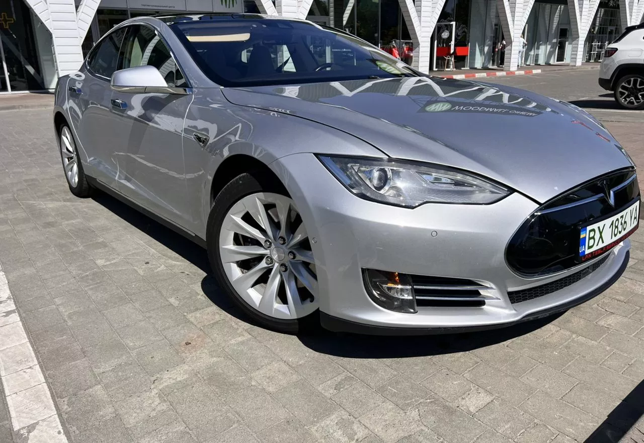 Tesla Model S  201521