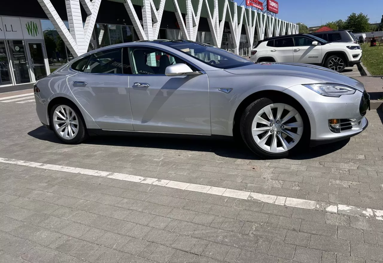 Tesla Model S  201531