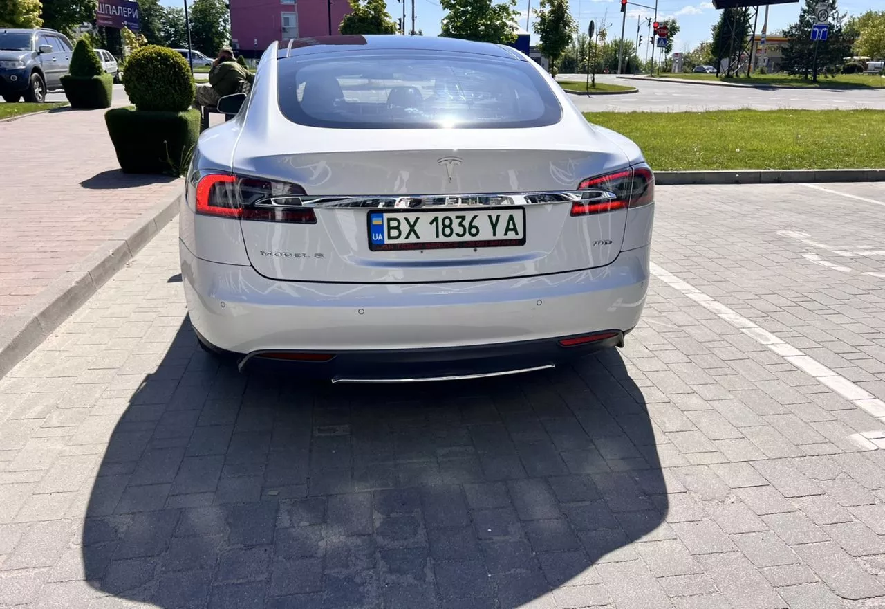 Tesla Model S  201551