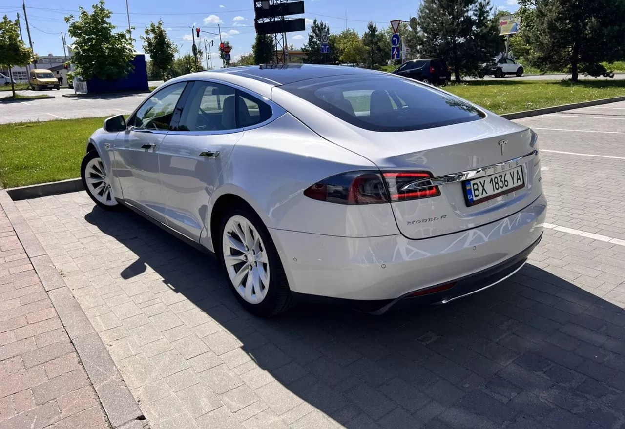 Tesla Model S  201561