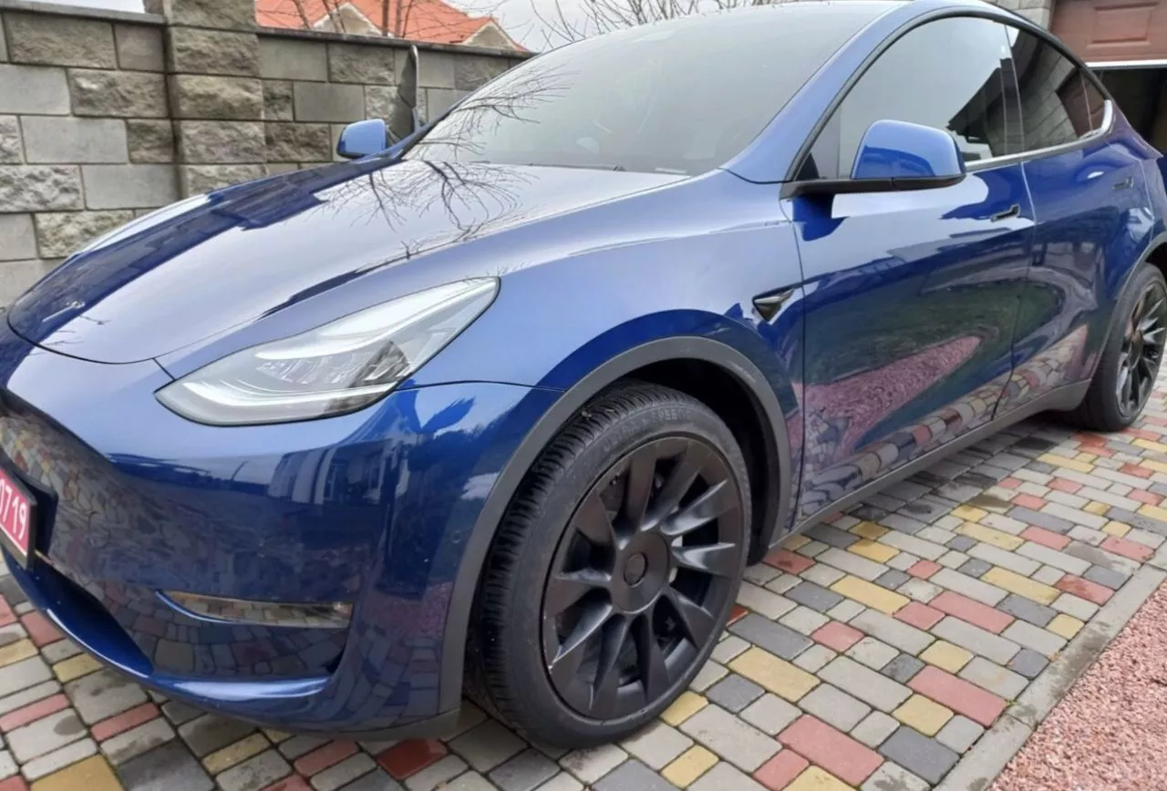 Tesla Model Y  202001