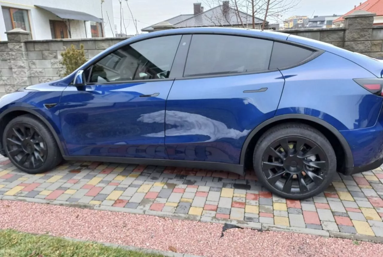 Tesla Model Y  2020111