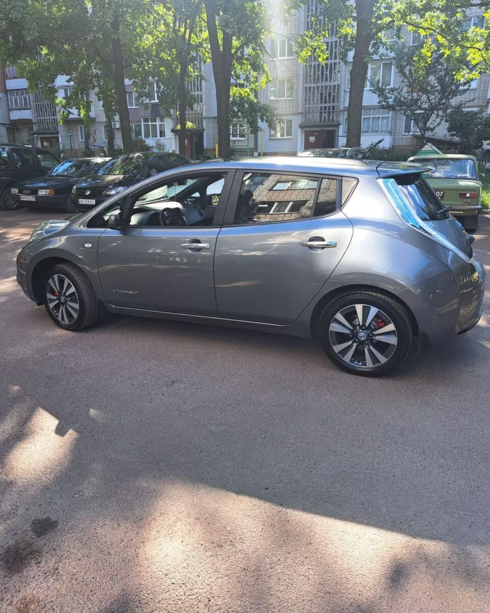 Nissan Leaf  24 kWh 2013111