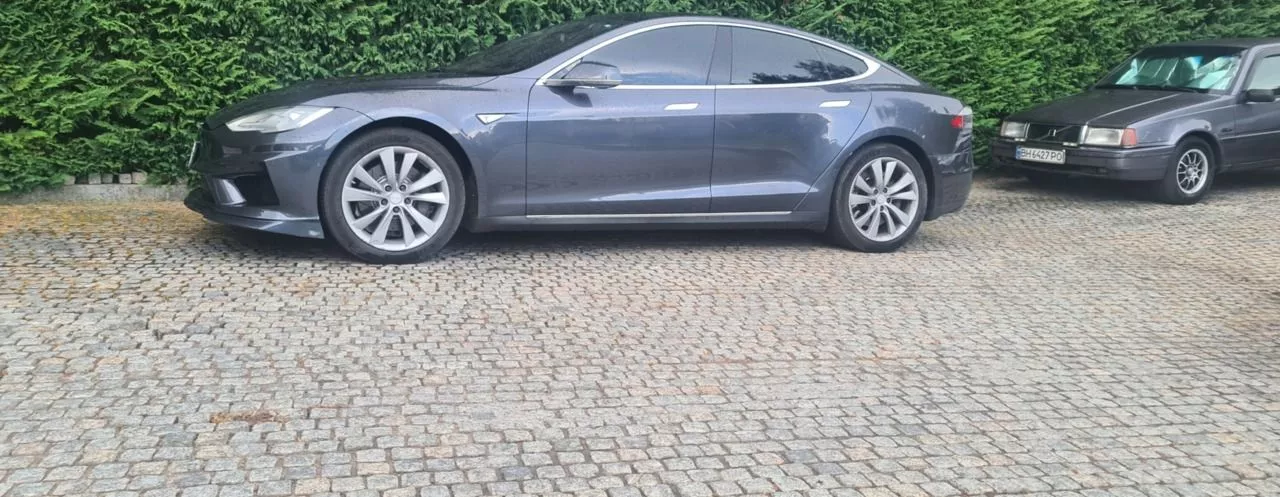 Tesla Model S  85 kWh 201421