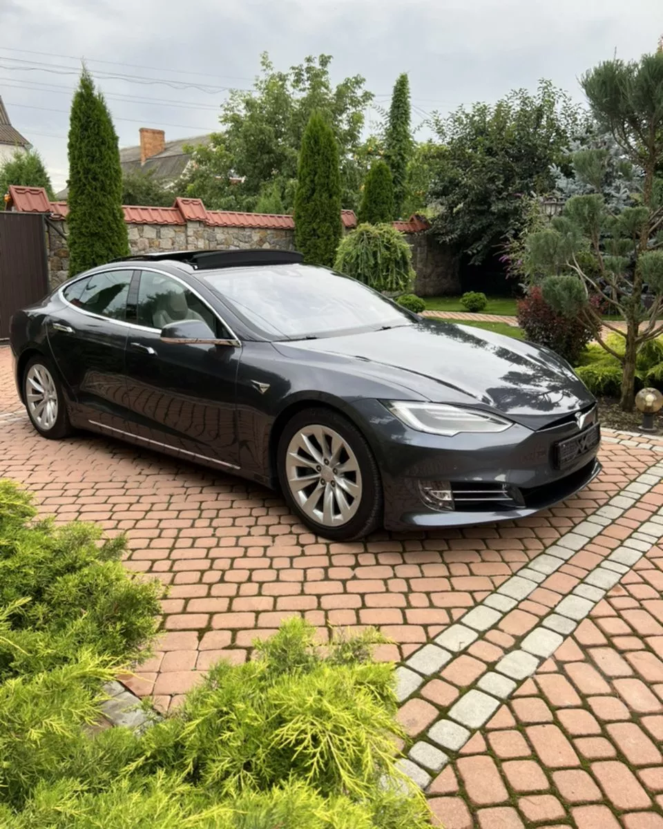 Tesla Model S  90 kWh 201601