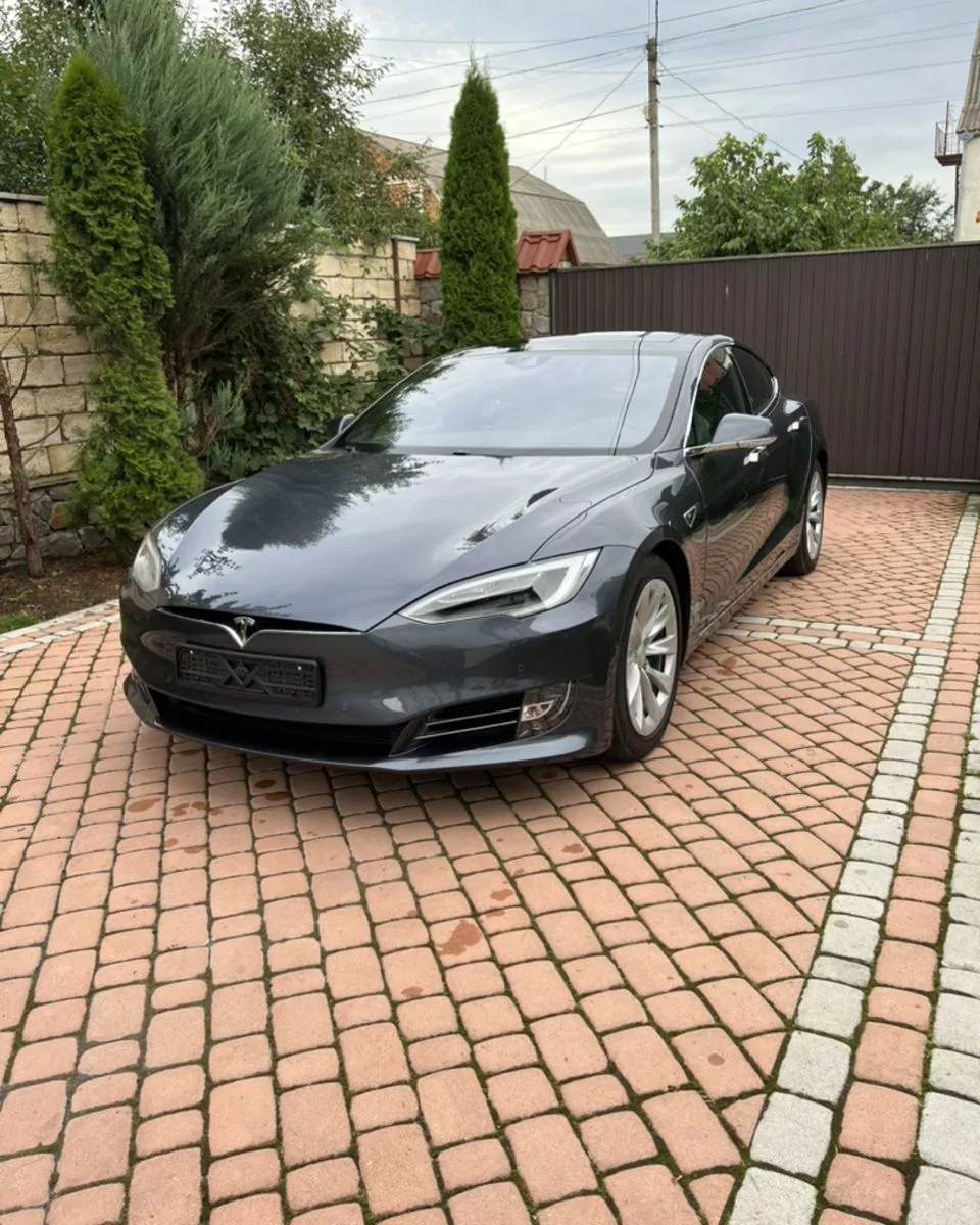 Tesla Model S  90 kWh 201611