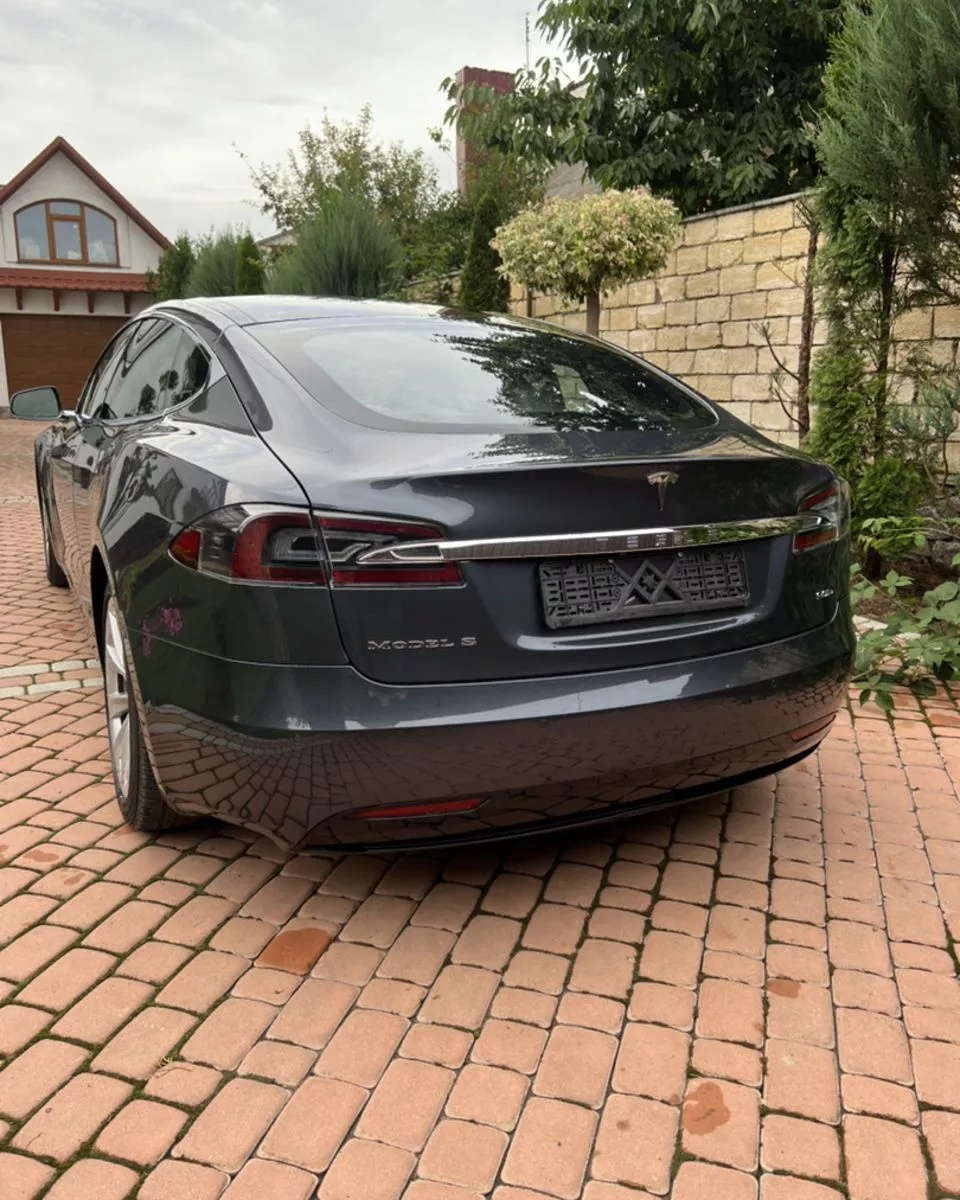 Tesla Model S  90 kWh 201651