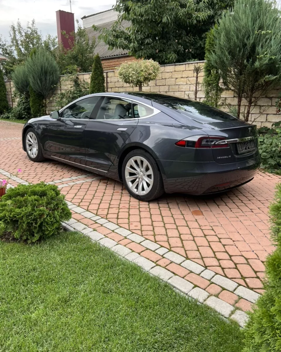 Tesla Model S  90 kWh 201671