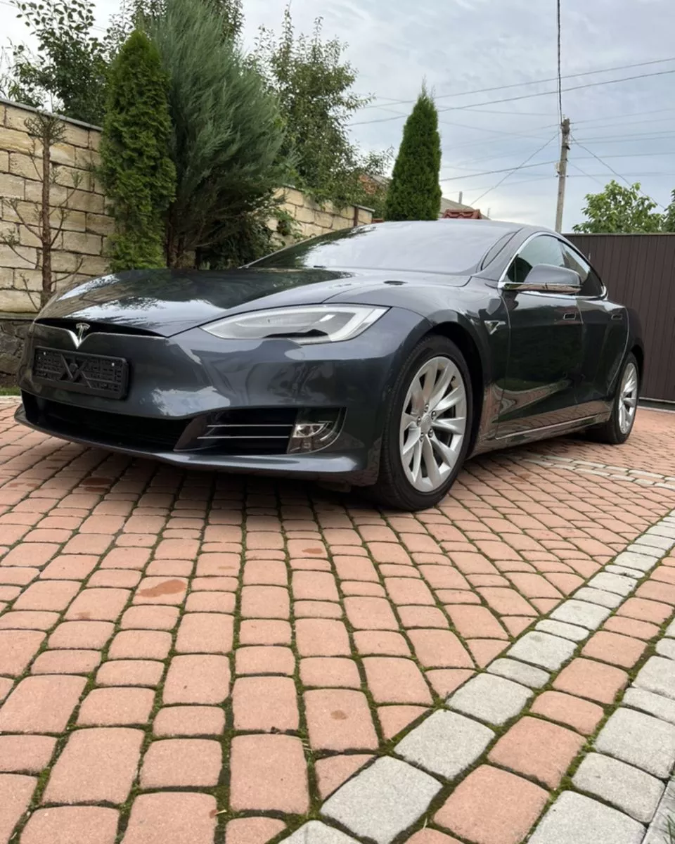 Tesla Model S  90 kWh 2016111