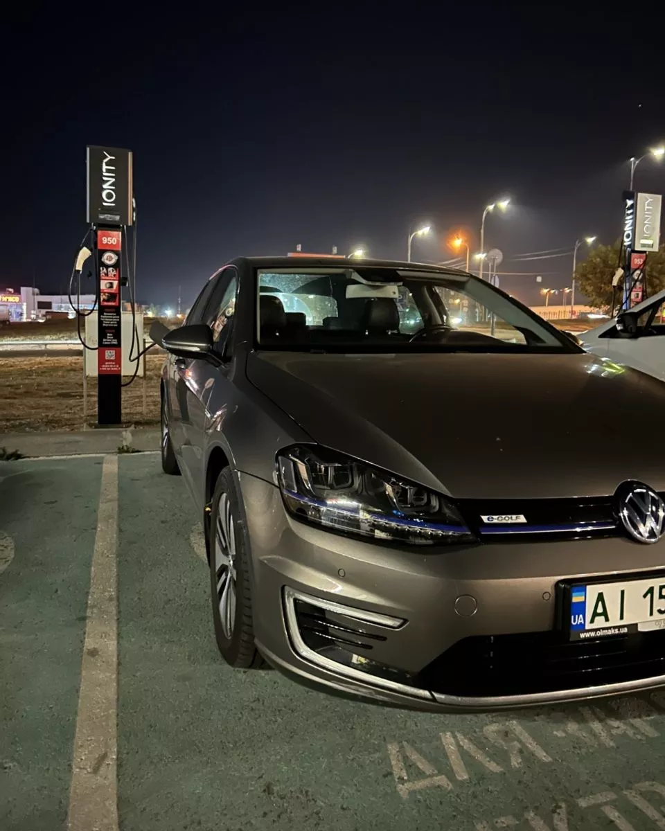 Volkswagen e-Golf  24.2 kWh 201541