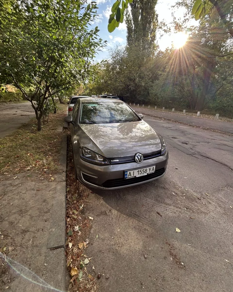 Volkswagen e-Golf  24.2 kWh 201551