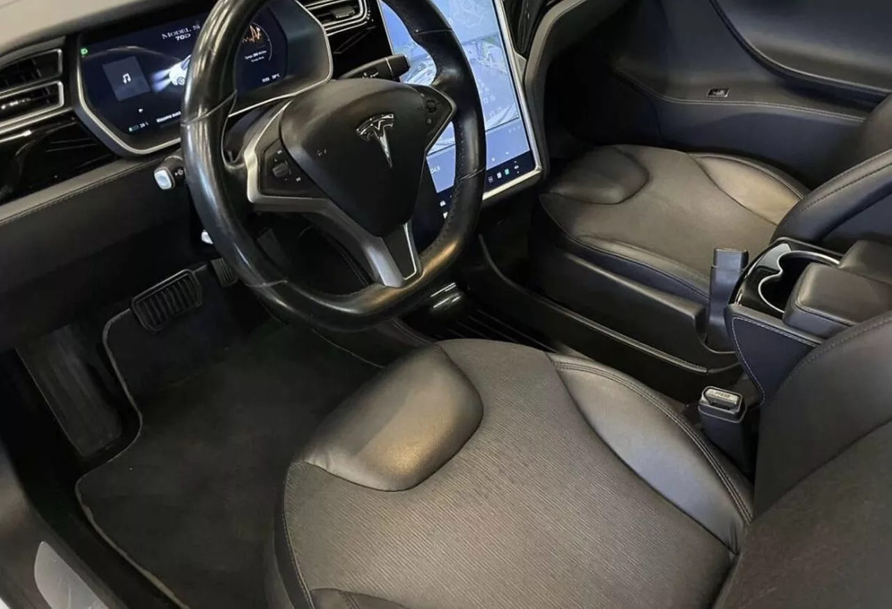 Tesla Model S  85 kWh 201431