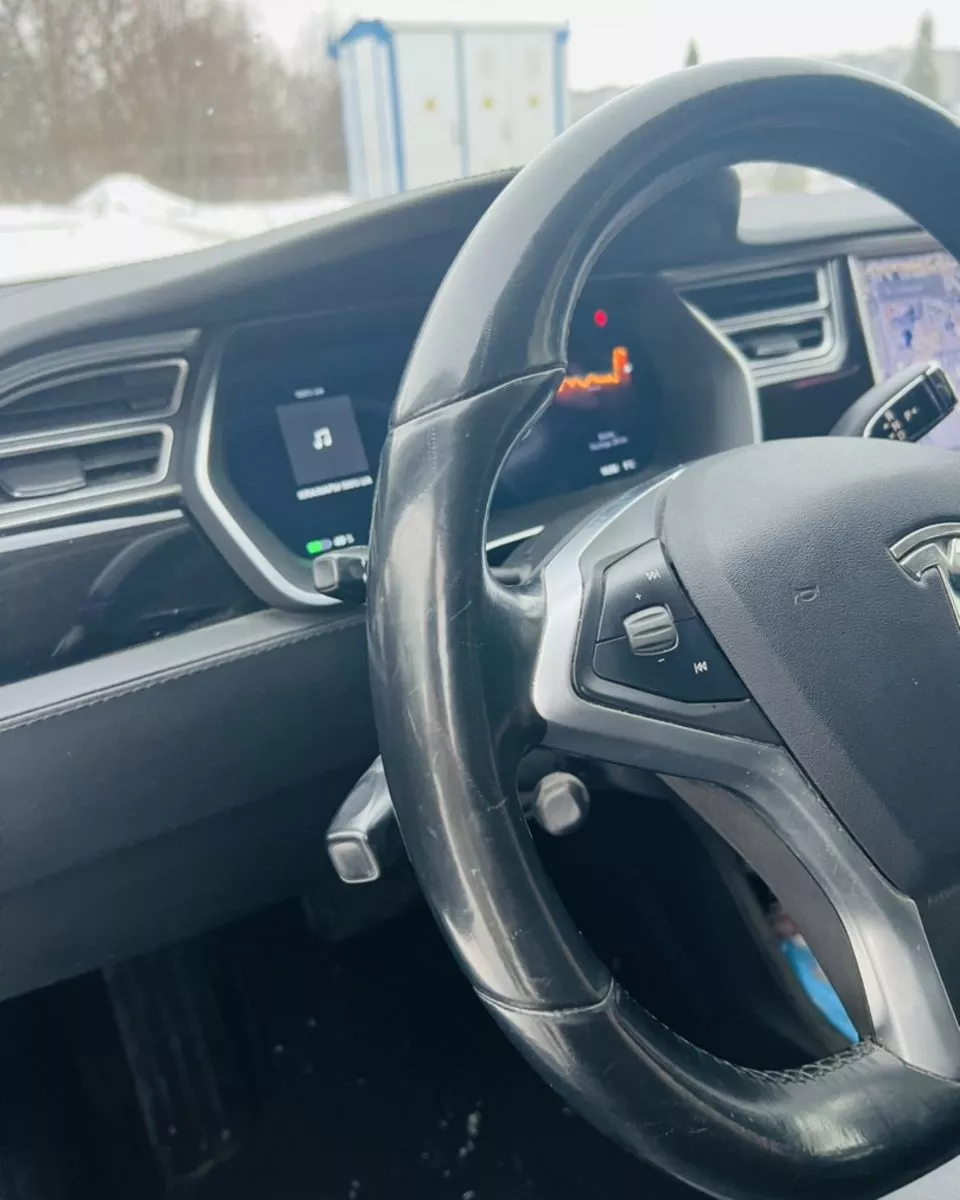 Tesla Model S  85 kWh 201461