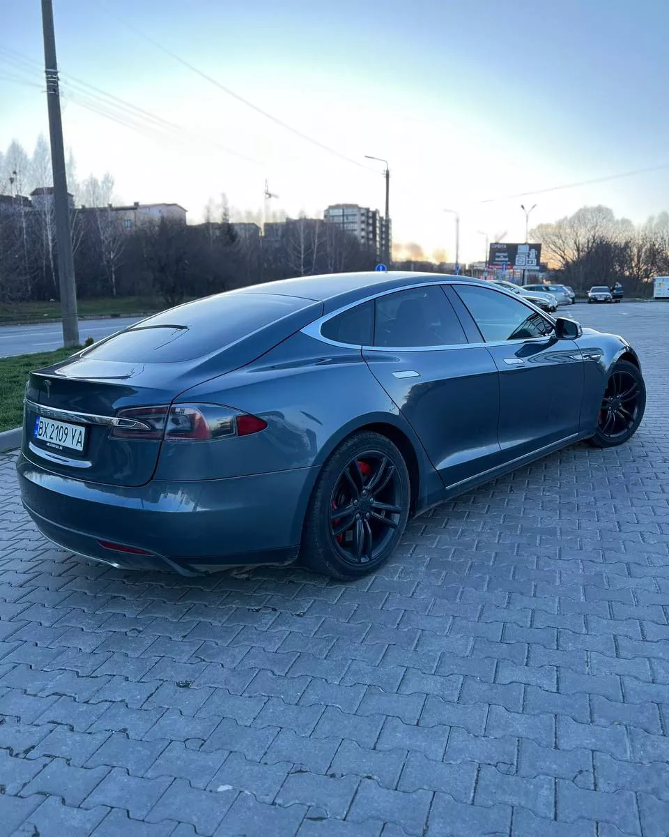 Tesla Model S  85 kWh 201491