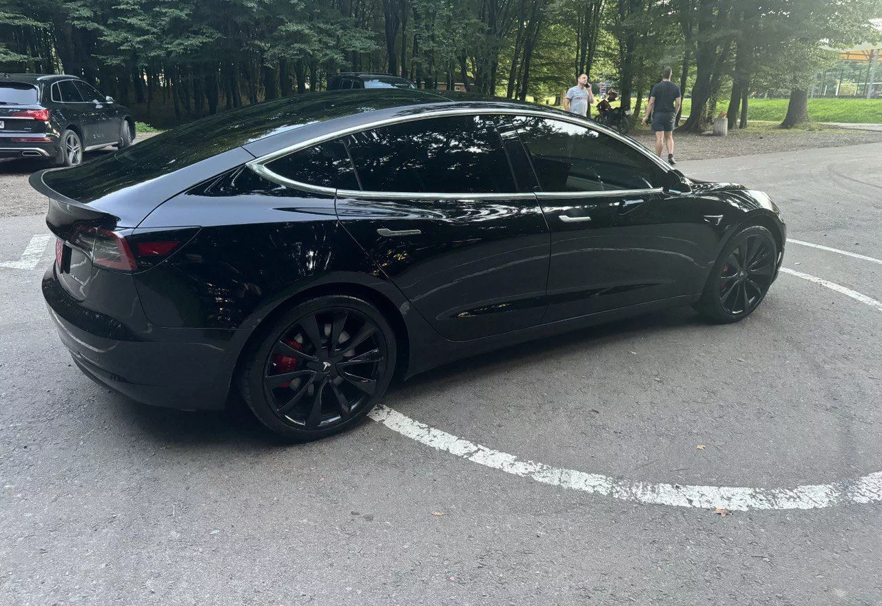 Tesla Model 3  80.5 kWh 2019111