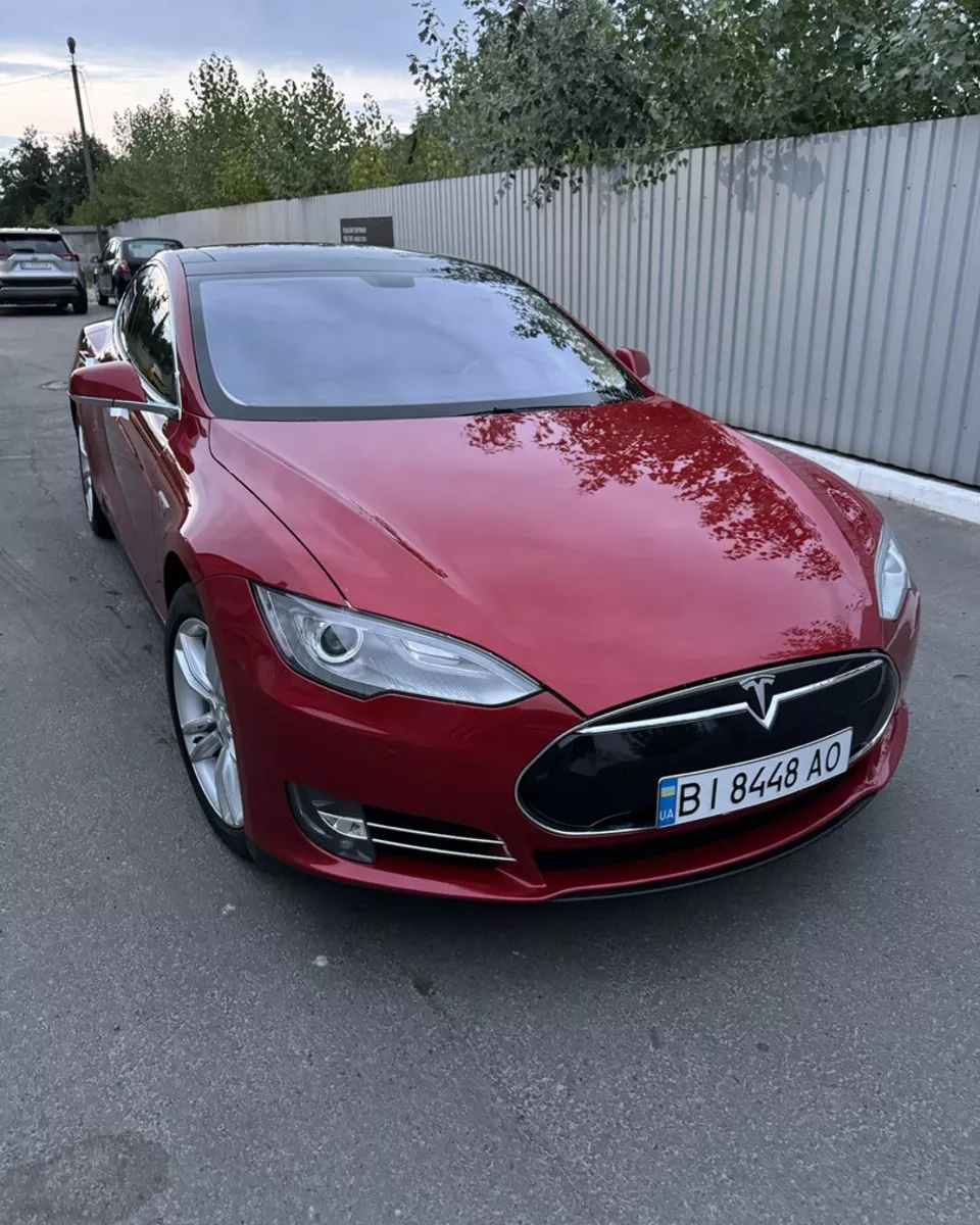 Tesla Model S  85 kWh 201401