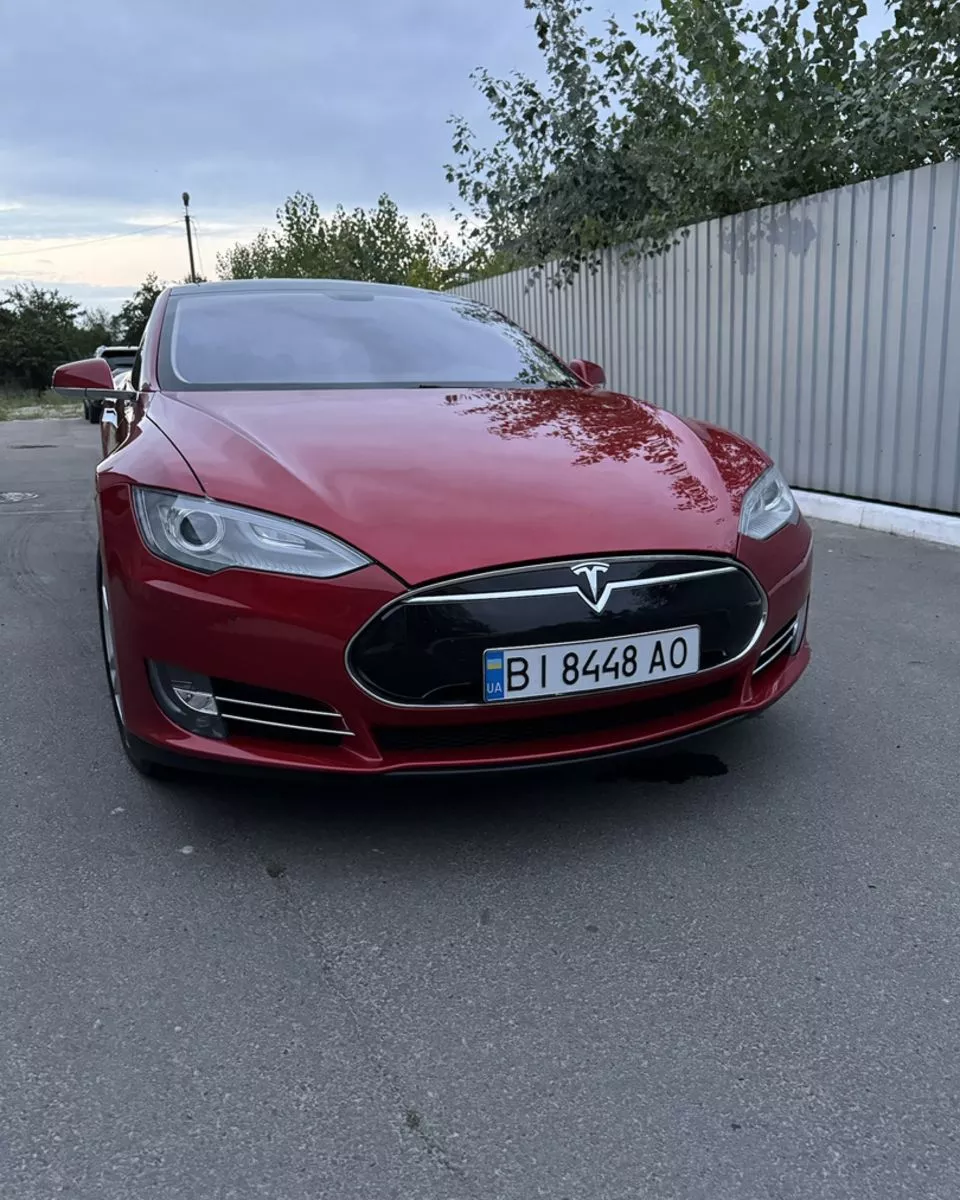 Tesla Model S  85 kWh 201411