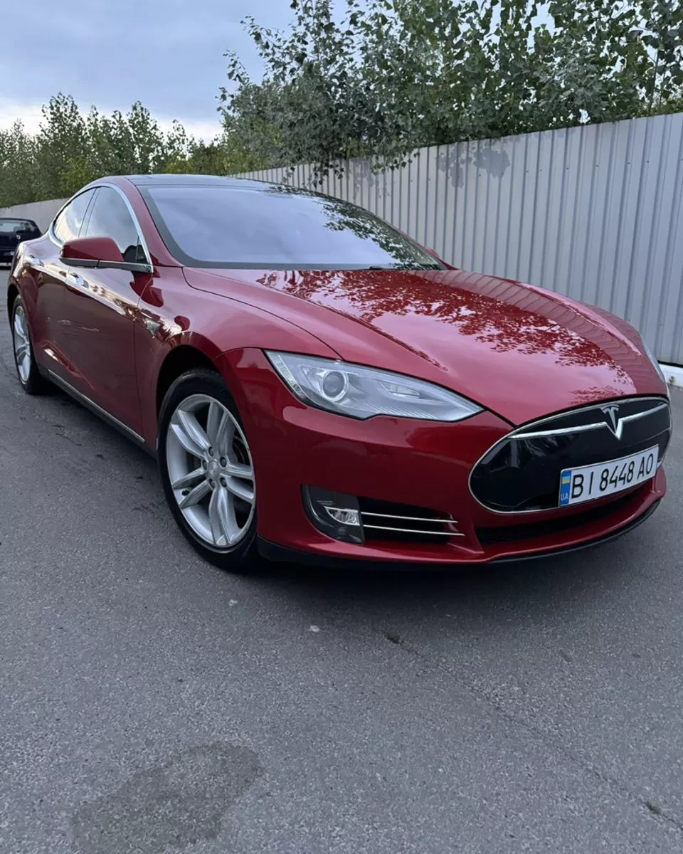 Tesla Model S  85 kWh 201421