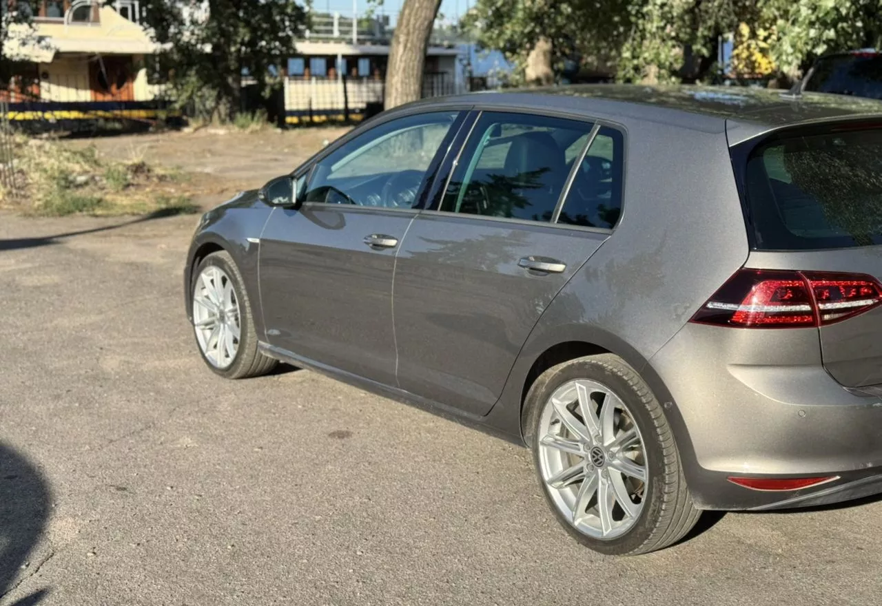 Volkswagen e-Golf  24 kWh 201571