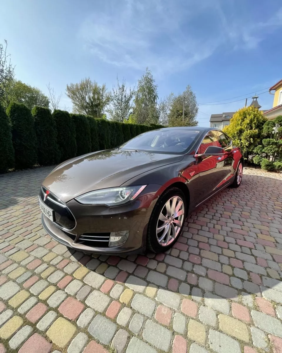 Tesla Model S  75 kWh 201401