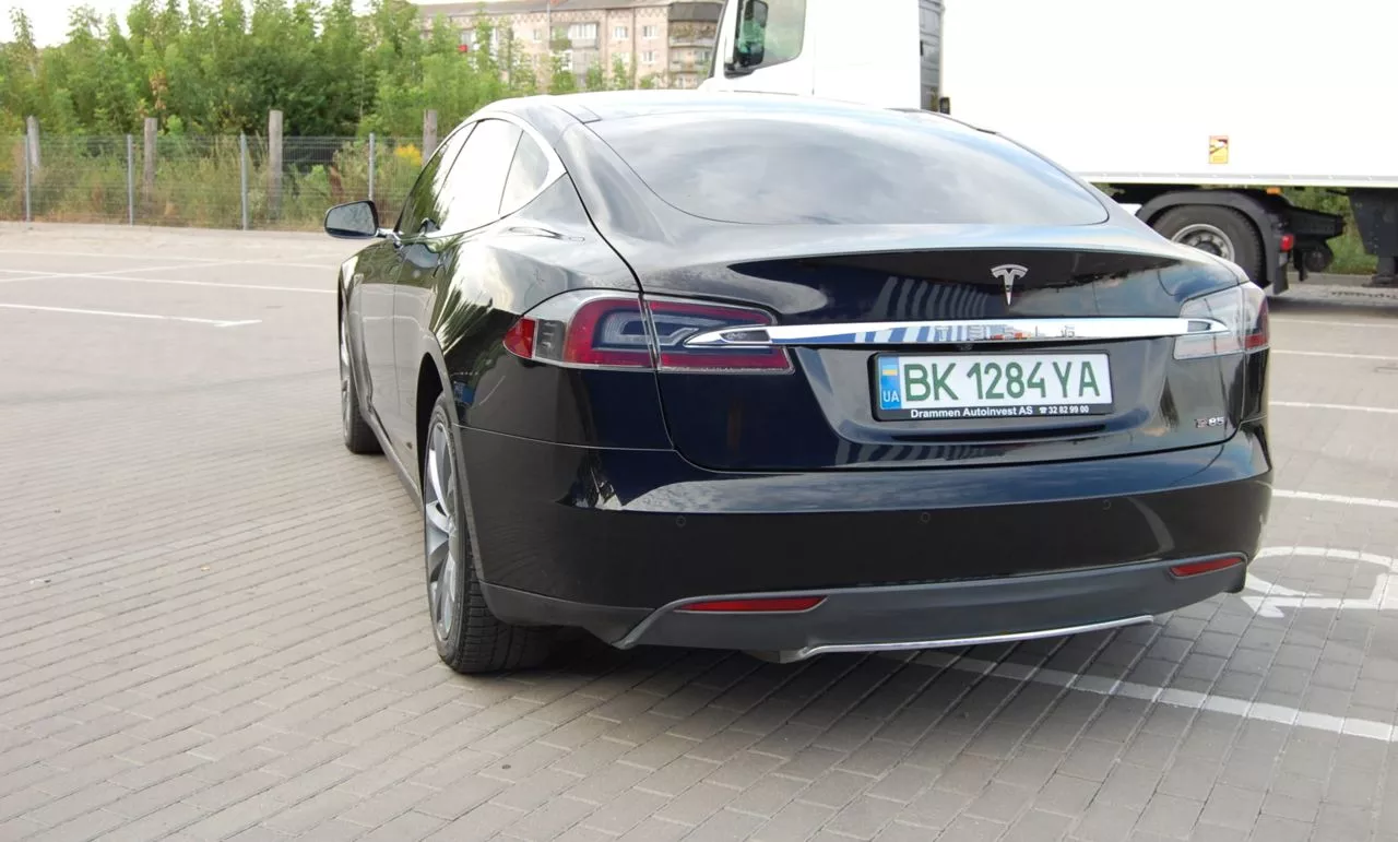 Tesla Model S  85 kWh 201361