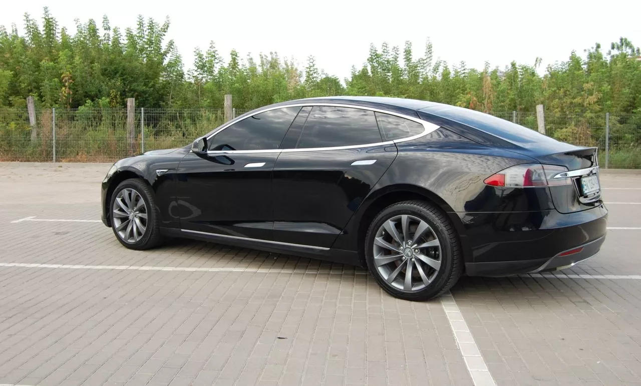 Tesla Model S  85 kWh 201391