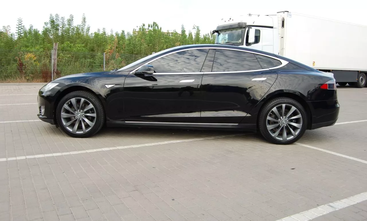 Tesla Model S  85 kWh 2013101