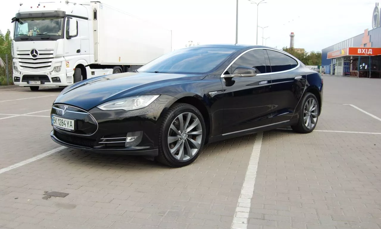 Tesla Model S  85 kWh 2013121